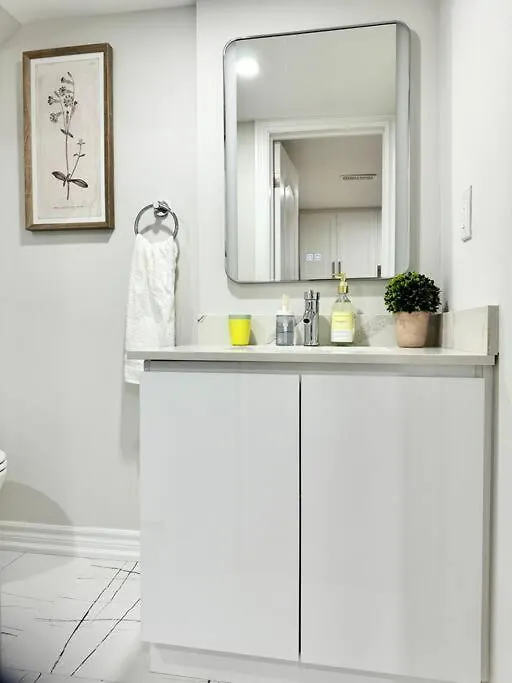 Renovated - Private Entrance & Kitchen - 1 Bedroom Toronto 0*,