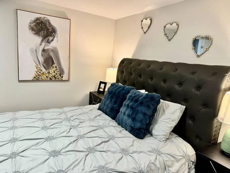 Renovated - Private Entrance & Kitchen - 1 Bedroom Toronto Apartment