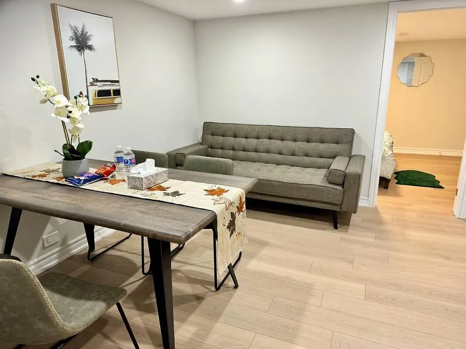 Apartment Renovated - Private Entrance & Kitchen - 1 Bedroom Toronto Canada