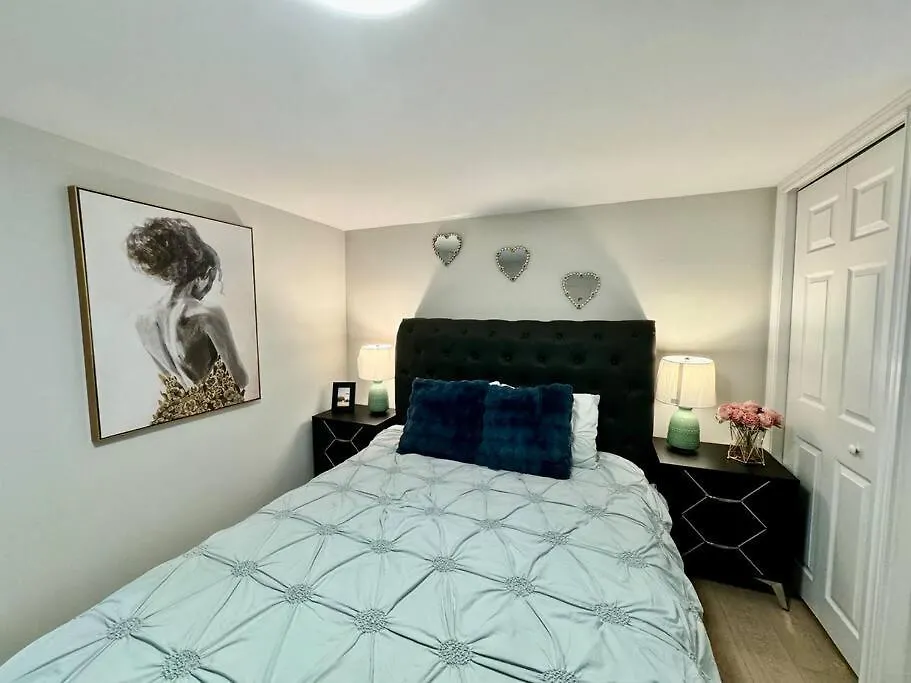 Apartment Renovated - Private Entrance & Kitchen - 1 Bedroom Toronto